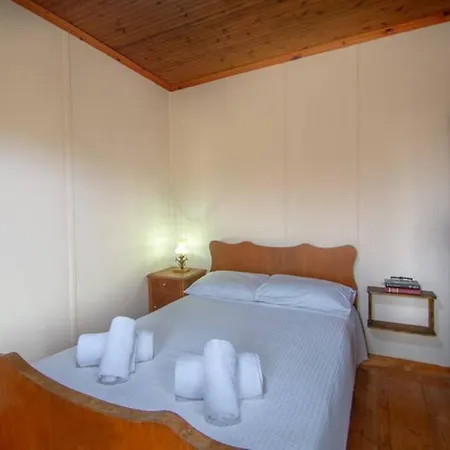 Nyaraló Traditional Méson Yerakaríon