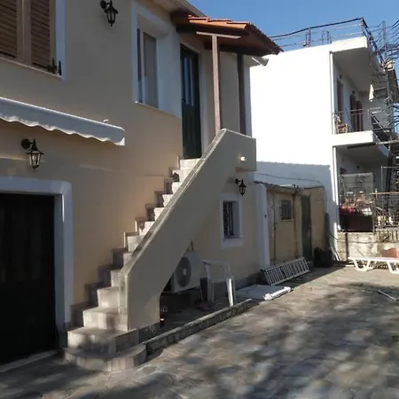 Traditional Nyaraló *