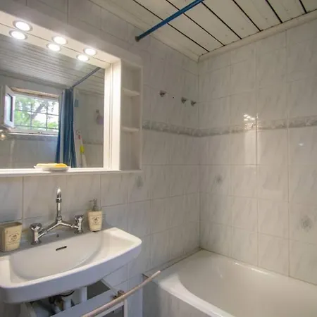 Traditional Nyaraló *