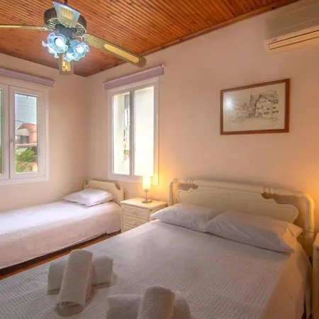 Nyaraló Traditional *