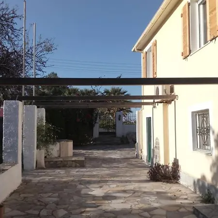 Traditional * Méson Yerakaríon