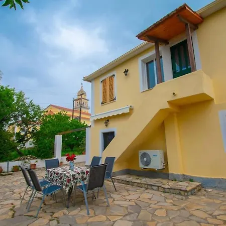 Nyaraló Traditional Méson Yerakaríon