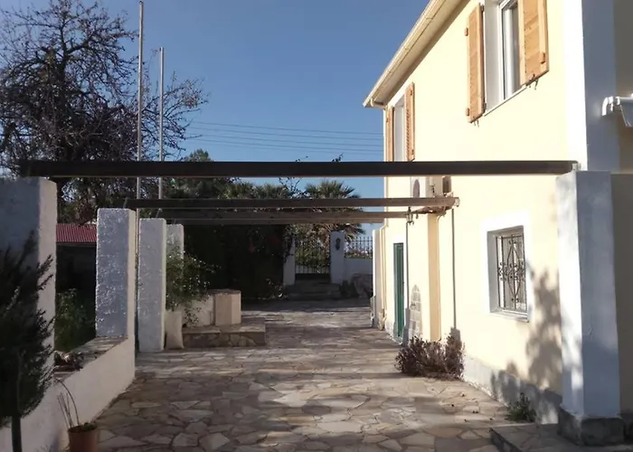 Traditional * Méson Yerakaríon