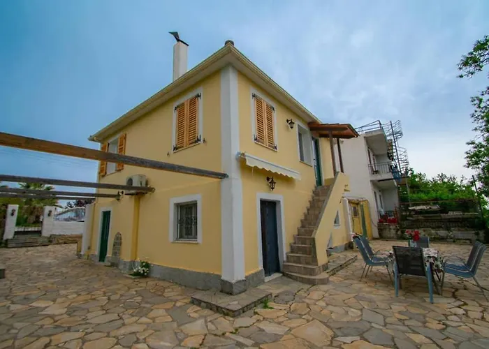 Traditional Méson Yerakaríon